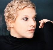 german Presenter Ina Mueller